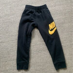 Boys Nike sweatpants joggers